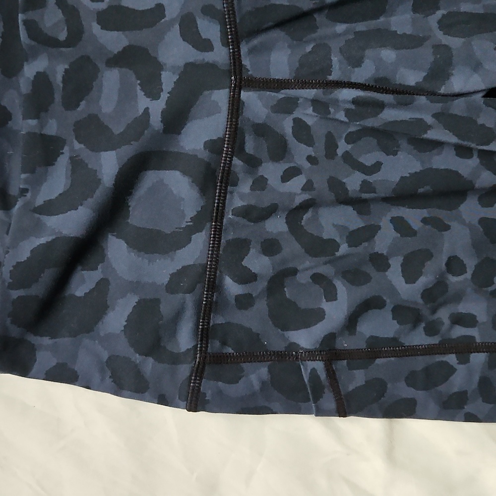 Colorfulkoala Leopard Print Leggings, Size L - Picture 3 of 6